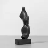 Bernhard Heiliger, Kleine Figur, Bronzeplastik mit bräunlicher Patina auf Sockel, insgesamt