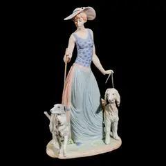 Lladrò, Lladro Elegant Promenade Woman with Dogs Glossy, Finish porcelain