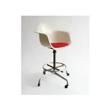 Eames Fiberglass Drafting Stool, Design : Charles & Ray Eames for 
Herman Miller