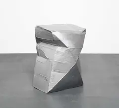 Peter Sandbichler, Alte Schachtel, 2017, Aluminiumguss
