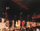 Römer + Römer, "Vivienne Westwoods Abschied im Flughafen Tempelhof", 2006, Öl und Acryl auf Leinwand