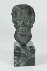 Peer Luise Stevens, Dr, The bronze described above is cast to portray Dr
