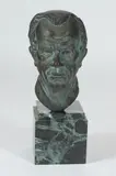 Peer Luise Stevens, Dr, The bronze described above is cast to portray Dr