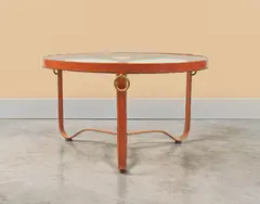Jacques Adnet, Table basse tripode, Cuir, bronze, laiton et verre