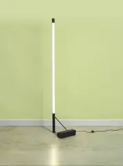 Gino Sarfatti, Lampadaire mod. "1063", Aluminium laqué et néon