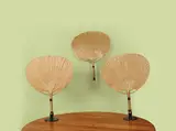 Ingo Maurer, Ensemble de deux lampes de table et une applique de la série "Uchiwa"