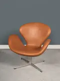 Arne Jacobsen, Fauteuil mod. "FH3320" dit "Swan", A stamped 'Swan' armchair in cast iron, molded fiberglass and leather by Arne Jacobsen designed in 1958 and edited by Fritz Hansen