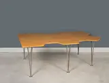 Piet Hein & Bruno Mathsson, Rare et important bureau exécutif asymétrique, A rare and important asymmetrical executive desk in beech and chrome-plated steel by Bruno Mathsson designed circa 1970