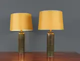 Gunvor Olin-Grönqvist, Paire de lampes de table, A pair of marked table lamps in enameled stoneware, brass and fabric by Gunvor Olin-Grömqvist designed circa 1960 and edited by Arabia