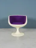 Eero Aarnio, Fauteuil pivotant, A swivelling armchair in fiberglass and fabric by Eero Aarnio designed in 1967 and edited by Asko International