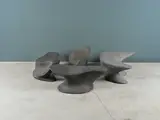Zaha Hadid, Suite de quatre tabourets de forme libre dits "Nekton"