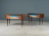Niels Clausen, Paire de chevets, A pair of bedside tables in rosewood and lacquered wood by Niels Clausen circa 1960