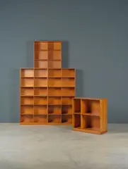 Bibliothèque modulable by Mogens Koch, A modular bookcase in pine wood with six elements by Mogens Koch designed in 1954, offered May 2023