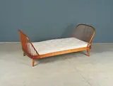 Frode Holm, Banquette, A beech and wool upholstered daybed by Frode Holm circa 1950, edition Hovedgaerde & Fodstykke Tremmevaerk