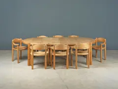 Rainer Daumiller, Ensemble de salle à manger comprenant huits fauteuils et une table avec ses deux rallonges, A dining set including eight armchairs and a table in pine wood by Rainer Daumiller circa 1970