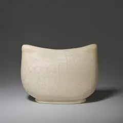 Maurice Gensoli, Flattened vessel form, 1945, Stoneware, white crackle glaze