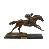 Elizabeth Guarisco, Secretariat, Beautiful bronze sculpture of horse racing