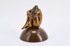 La Felicita by Bruno Bruni, 2004, Bronze, braun patiniert und partiell poliert, sold Mar 2022