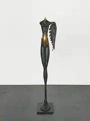 Paul Wunderlich, Große Nike, 1990, Bronze, schwarz und grün patiniert, teilweise poliert