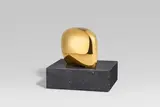 Hede Bühl, Kopf, 1995, Bronze, poliert. Auf Alabastersockel