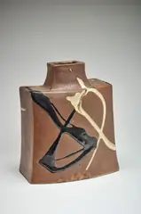 Shoji Hamada, Bouteille rectangulaire incurvée, 1963