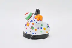 Nana by Niki de Saint Phalle, 1973, Porzellan, teilweise farbig gefasst und glasiert, sold Jun 2022