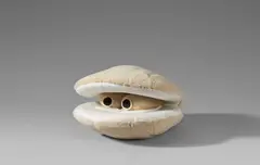 Scallop (Ghost Version) by Cosima von Bonin, 2011, Mischtechnik (Jakobsmuschel aus Plüsch), sold Jun 2022