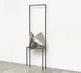 Ansgar Nierhoff, Stuhl mit Kissen, Stahl, zum Teil lackiert