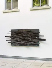 Pierre Theunissen, Ohne Titel, Fassdauben auf lackierter Holzplatte