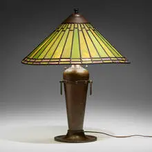 Roycroft, Table lamp, model 905, c. 1925, leaded slag glass, hammered copper with applied patina
