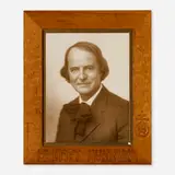 Roycroft, Frame with portrait of Elbert Hubbard, c. 1915, oak, gelatin silver print