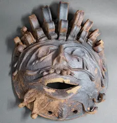 Yvonne Rust, Wall hanging ceramic mask