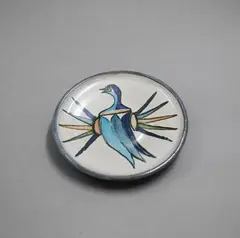 Small hand-painted wall plate by Elizabeth Lissaman, sold Feb 2023