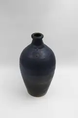 Stoneware bottle by Len Castle, offered Oct 2022