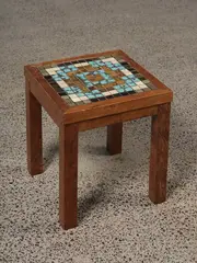 John Crichton, Side table