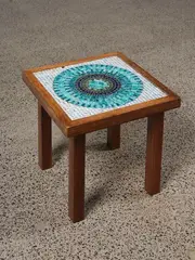John Crichton, Side table