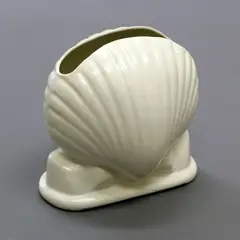 Temuka Pottery, Scallop vase