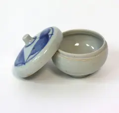 Trinket box by Peter Stichbury, sold Sep 2020