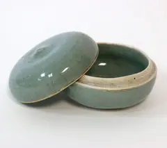 Trinket box by Len Castle, sold Sep 2020