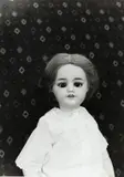 Yvonne Todd, Mrs van Valkenberg’s Doll
