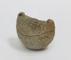 Stoneware trinket box by Len Castle, sold Feb 2018