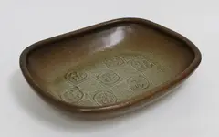 Large stoneware rectangular platter by Len Castle, offered Feb 2018