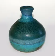 Stoneware globular vase by Len Castle, sold Jun 2017