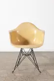 Usa Charles and Ray Eames for Herman Miller, Rare 1955-1957 fibreglass DAR chair