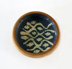 Slip trailed pin dish by Len Castle, sold Feb 2016
