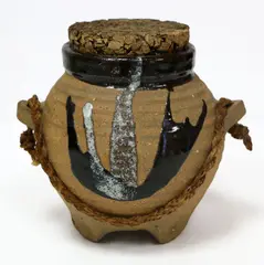Pat Perrin, Stoneware onion pot