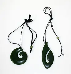 Omni Caeon, Two pounamu pendants