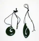 Omni Caeon, Two pounamu pendants