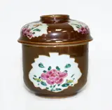 Small Chinese Batavia Ware lidded jar, 18th century