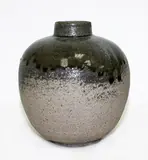 Shōji Kamoda, Stoneware vase with poured ash glaze